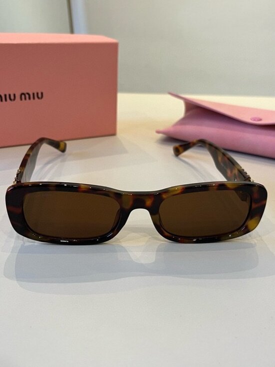 ?️ Miu Miu Oversized Sunglasses | Bold & Glamorous main image 7